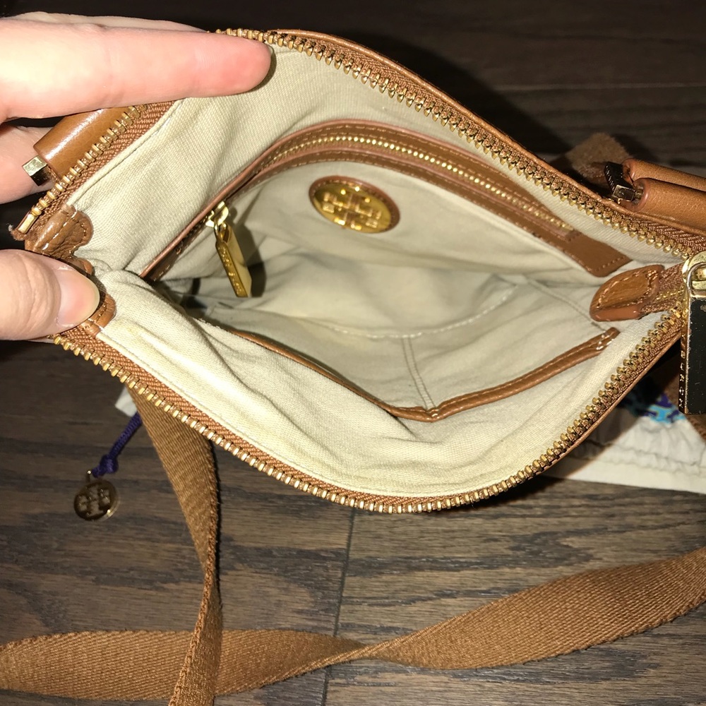Tory Burch Cross-body ✝️ - Picture 2 of 3